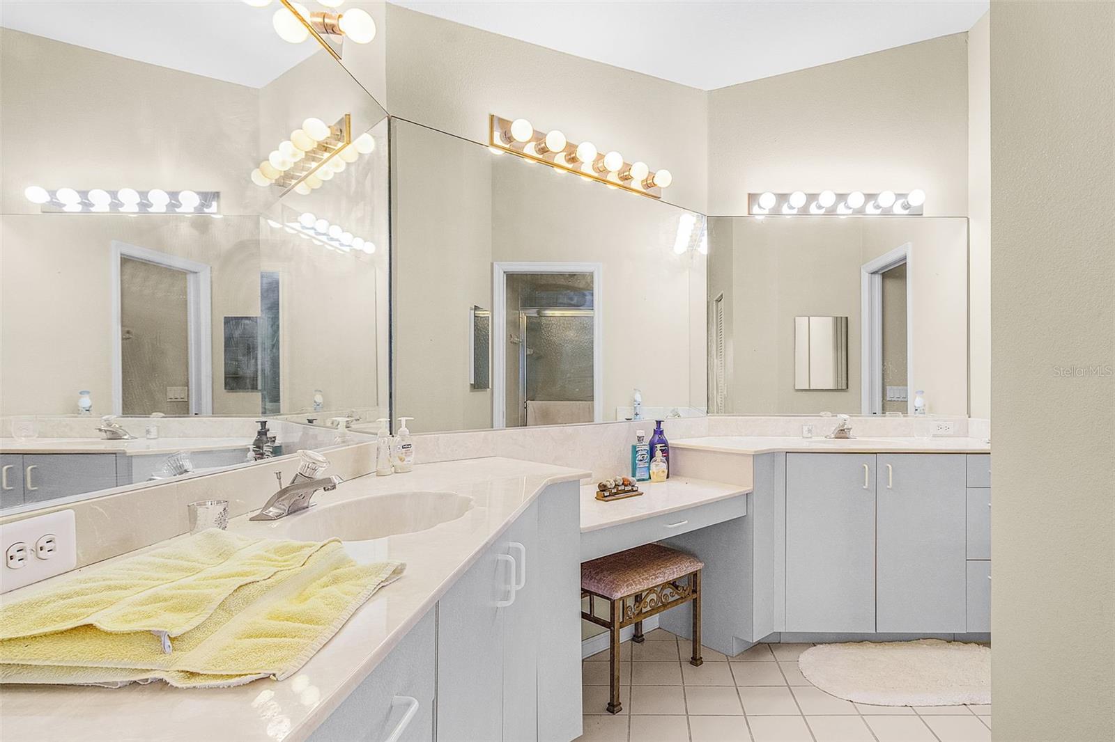 Image 23 of 26 For 14008 Willow Glen Court 210