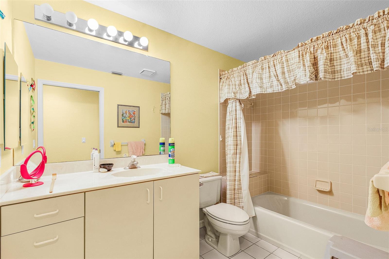 Image 8 of 26 For 14008 Willow Glen Court 210