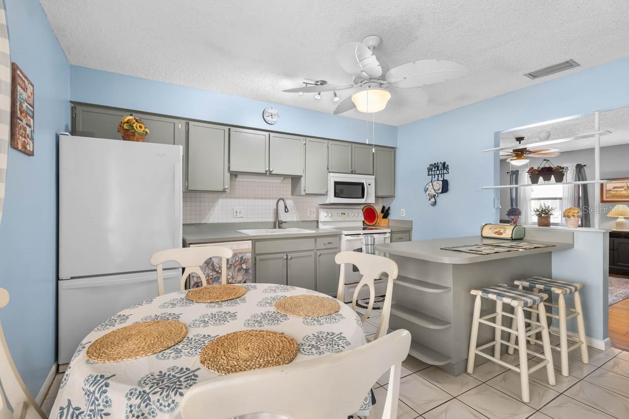 Image 18 of 29 For 706 Brockton Place