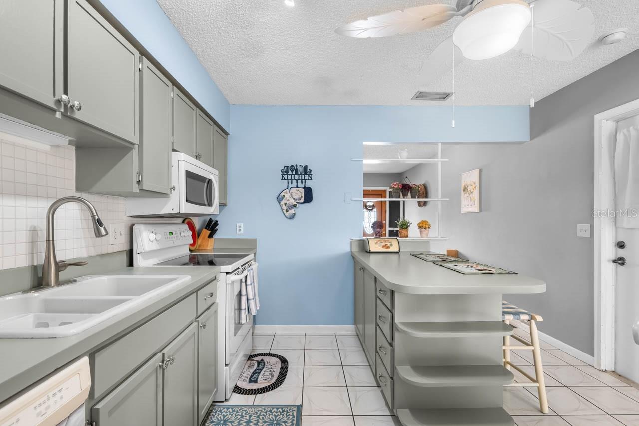 Image 19 of 29 For 706 Brockton Place