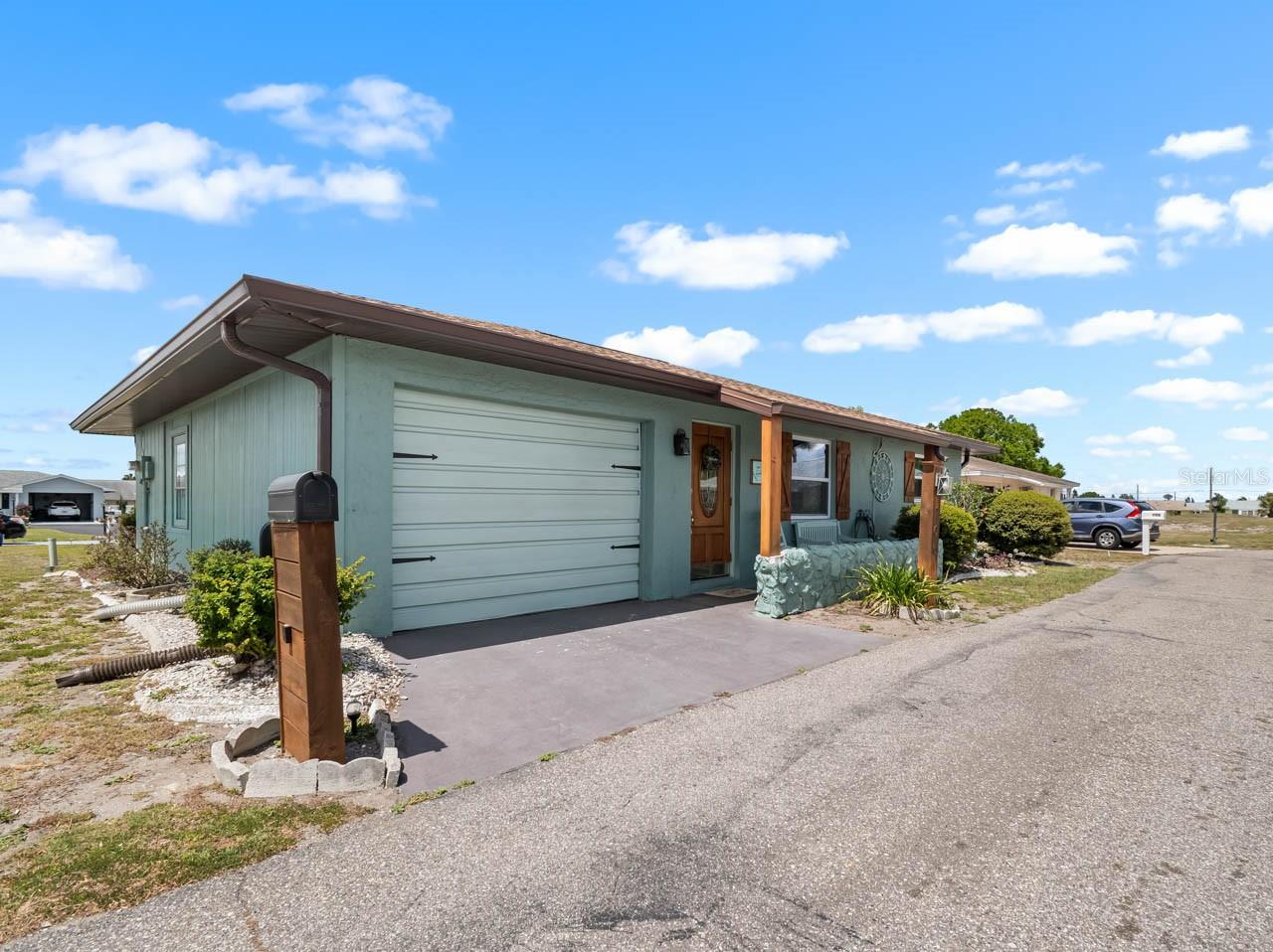 Image 4 of 29 For 706 Brockton Place