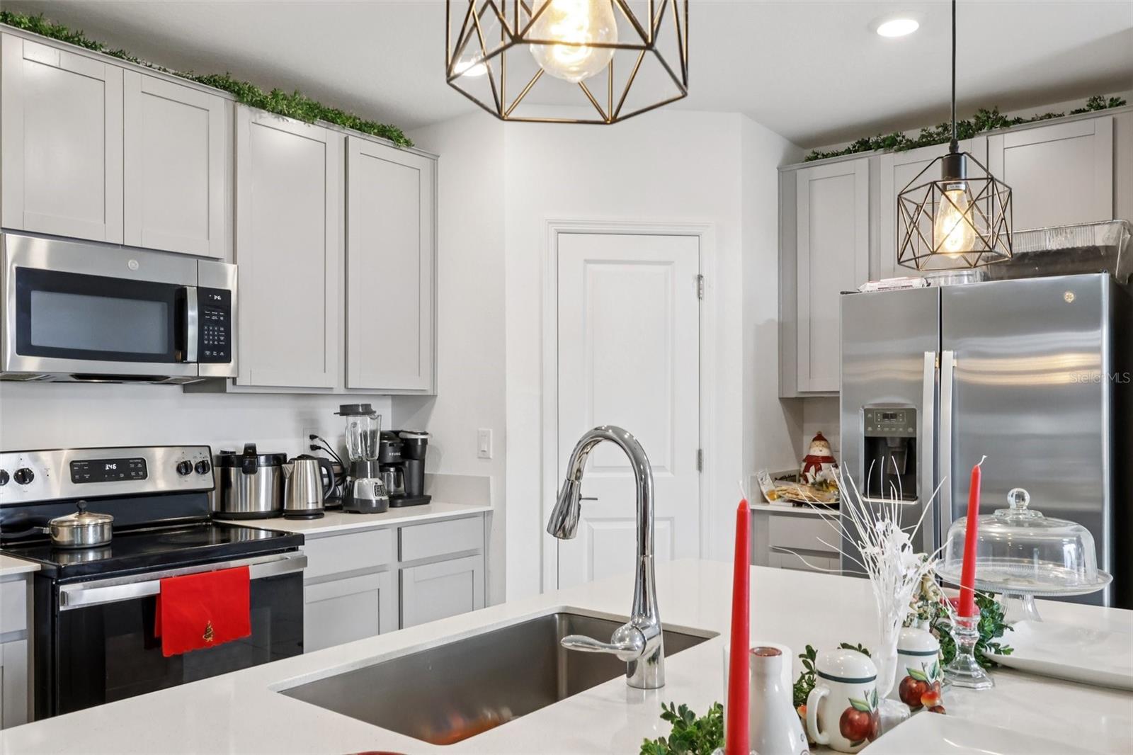 Image 3 of 30 For 356 Loch Court