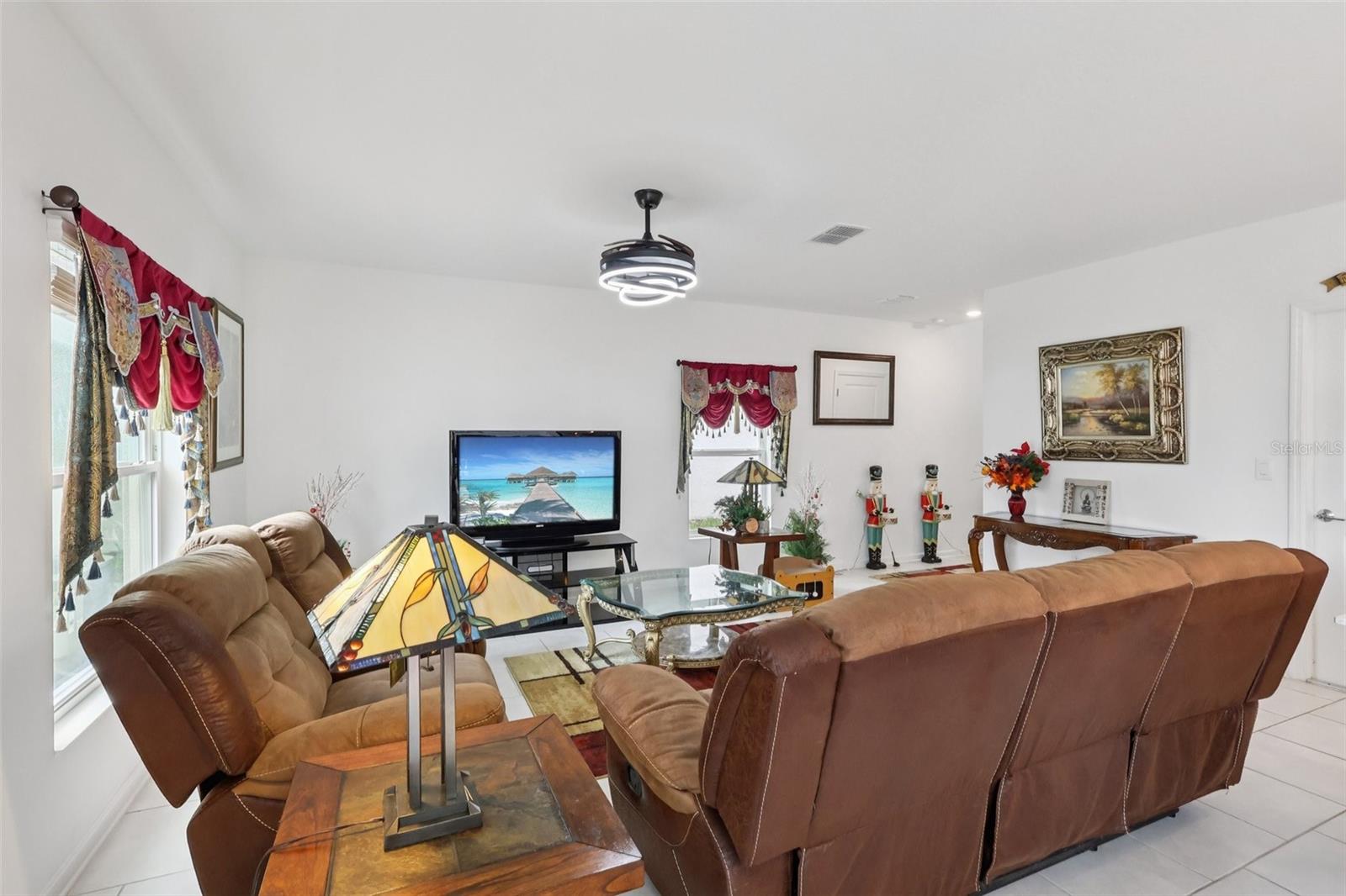 Image 9 of 30 For 356 Loch Court