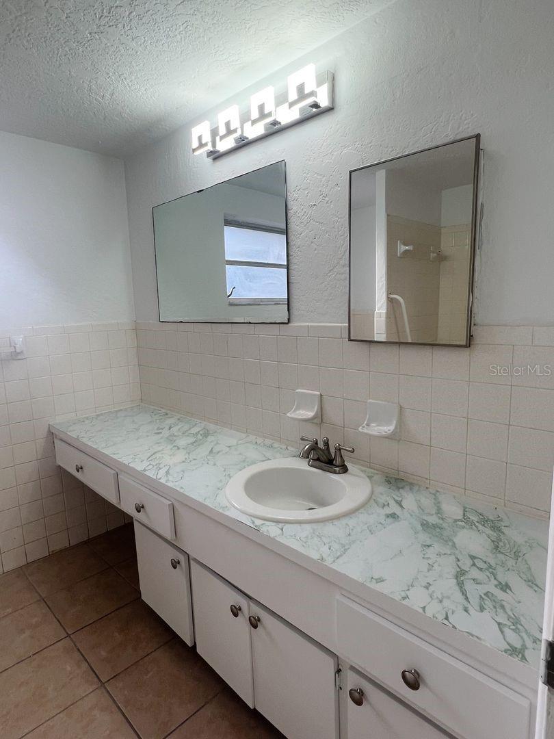 Image 11 of 13 For 5829 Elm Street