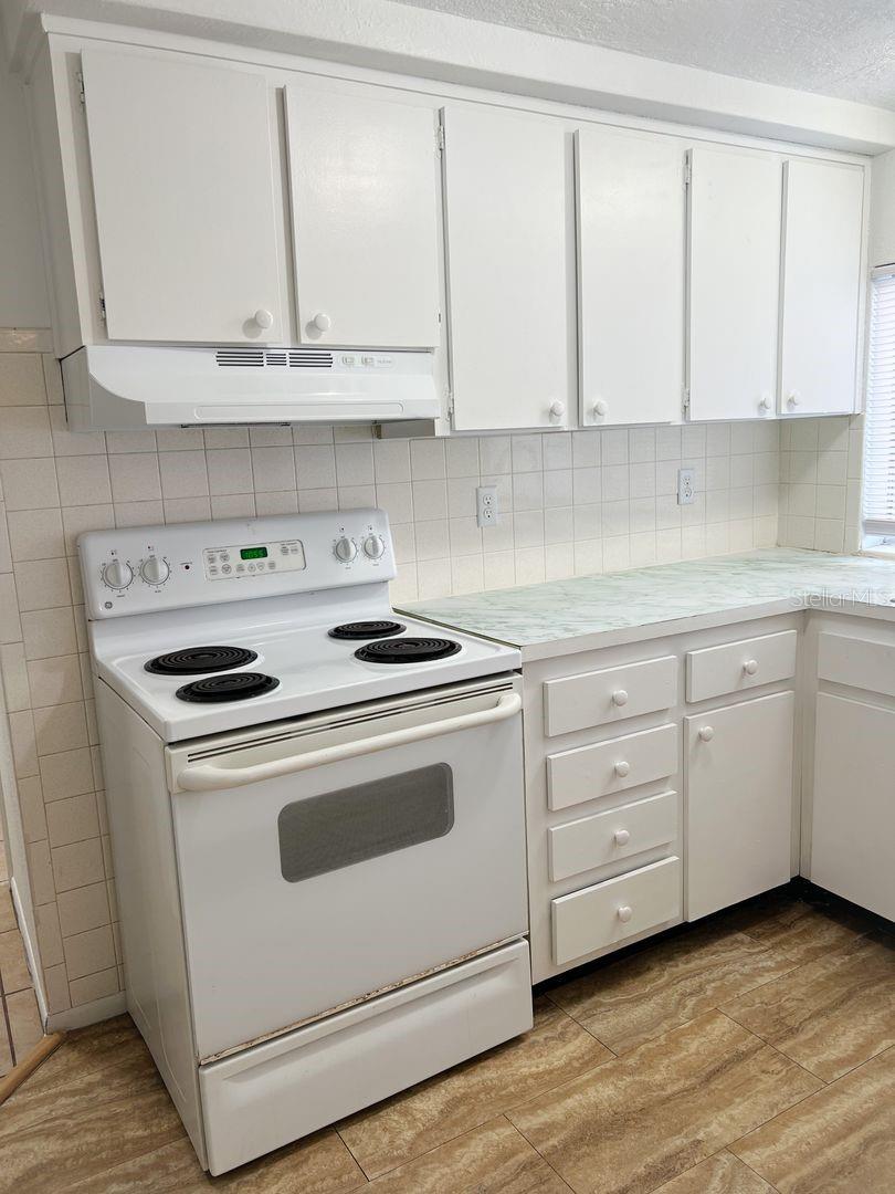 Image 4 of 13 For 5829 Elm Street