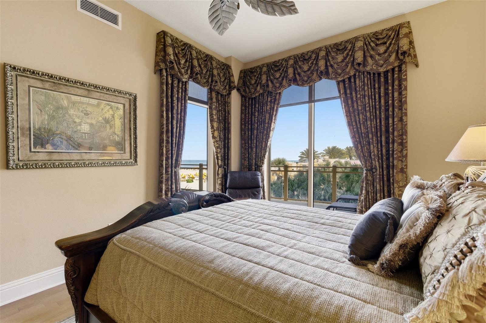 Image 32 of 84 For 11 Baymont Street 302