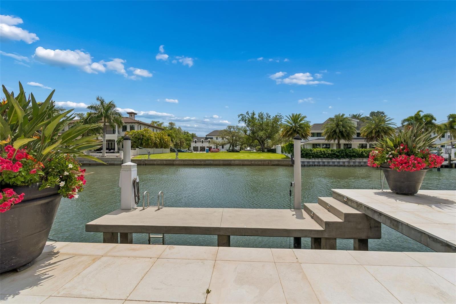 Listing photo id 65 for 4808 Culbreath Isles Road