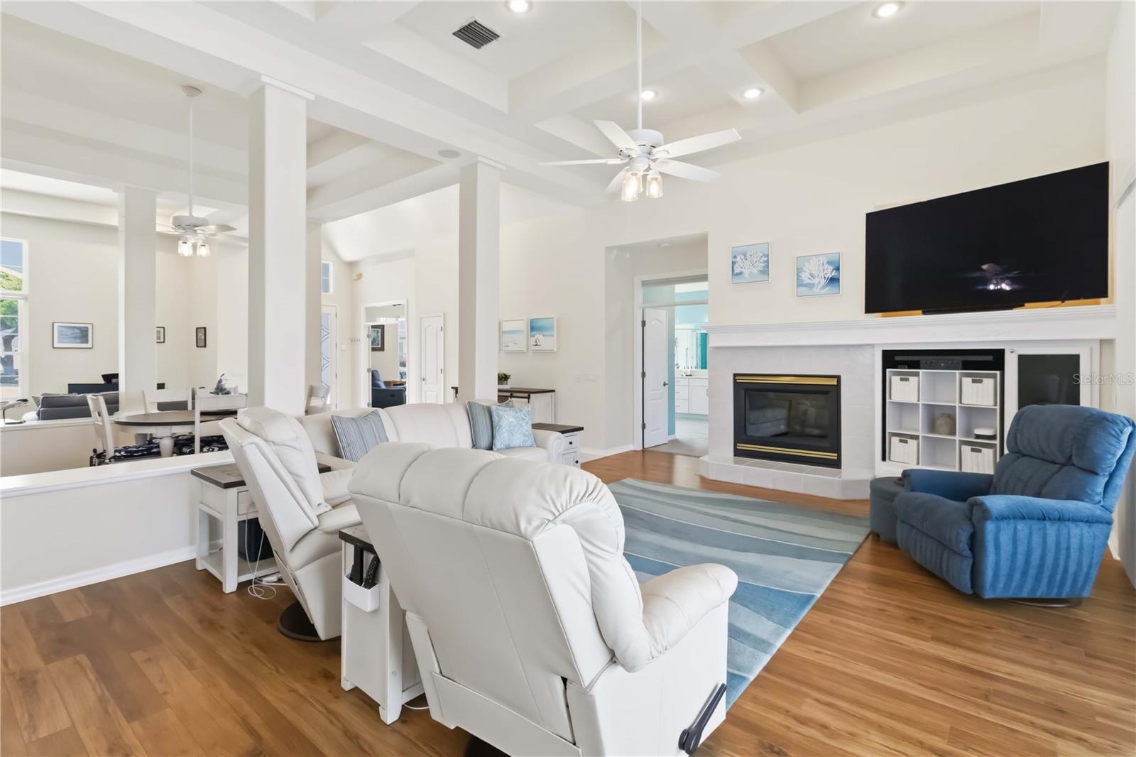 Listing photo id 10 for 19120 Mandarin Grove Place