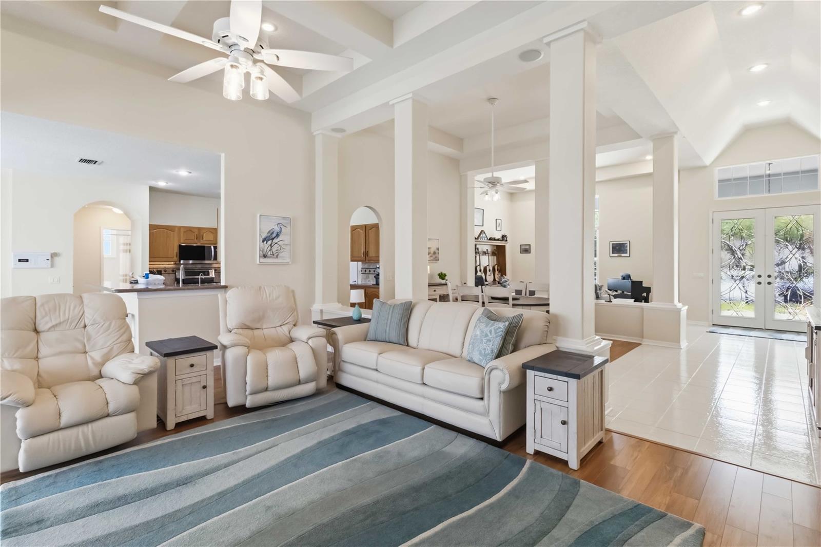 Listing photo id 11 for 19120 Mandarin Grove Place