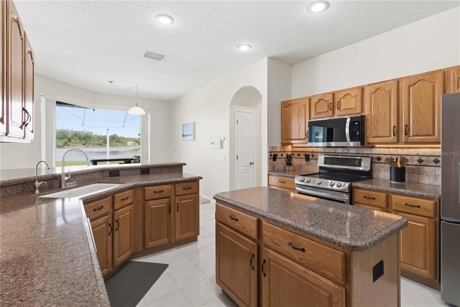 Listing photo id 13 for 19120 Mandarin Grove Place