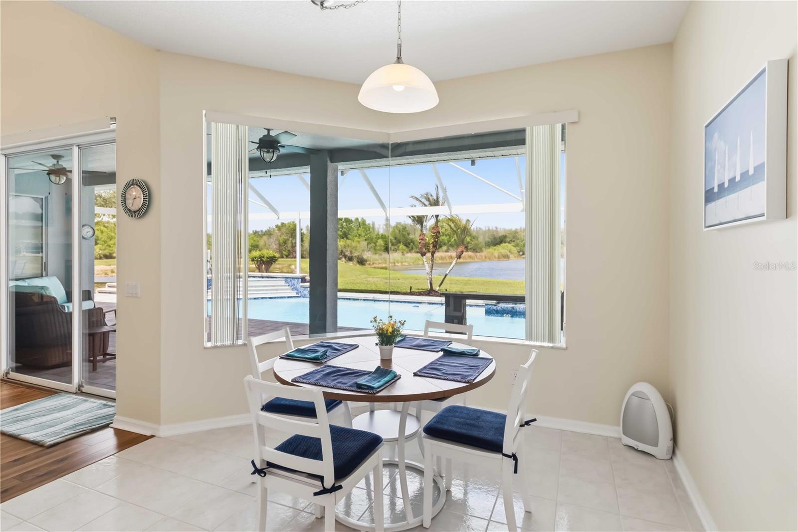 Listing photo id 14 for 19120 Mandarin Grove Place