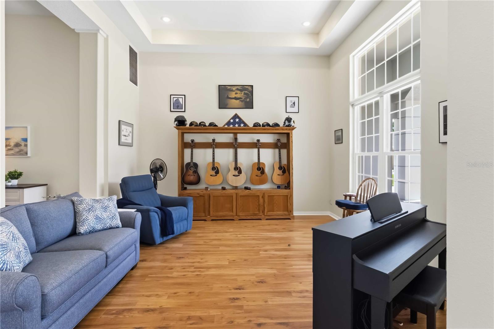 Listing photo id 6 for 19120 Mandarin Grove Place