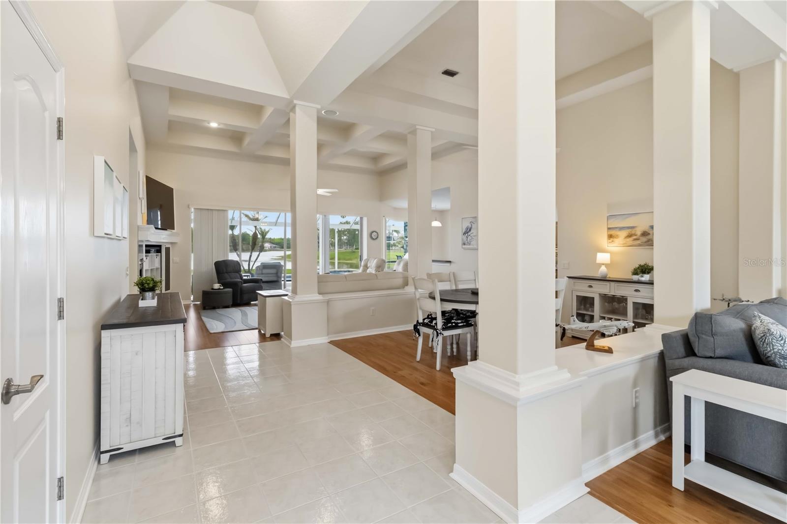 Listing photo id 7 for 19120 Mandarin Grove Place