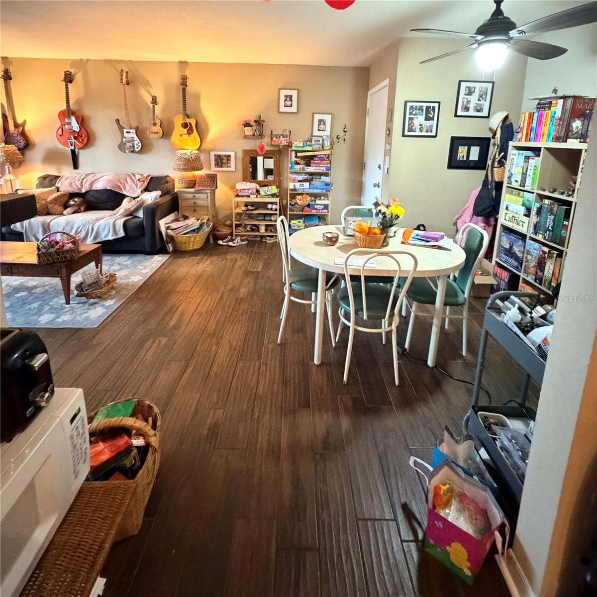 Image 11 of 27 For 720 Village Drive N 103