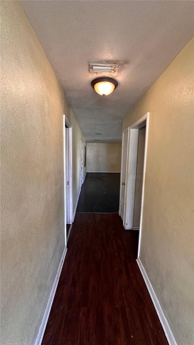 Listing photo id 2 for 2605 17th Avenue