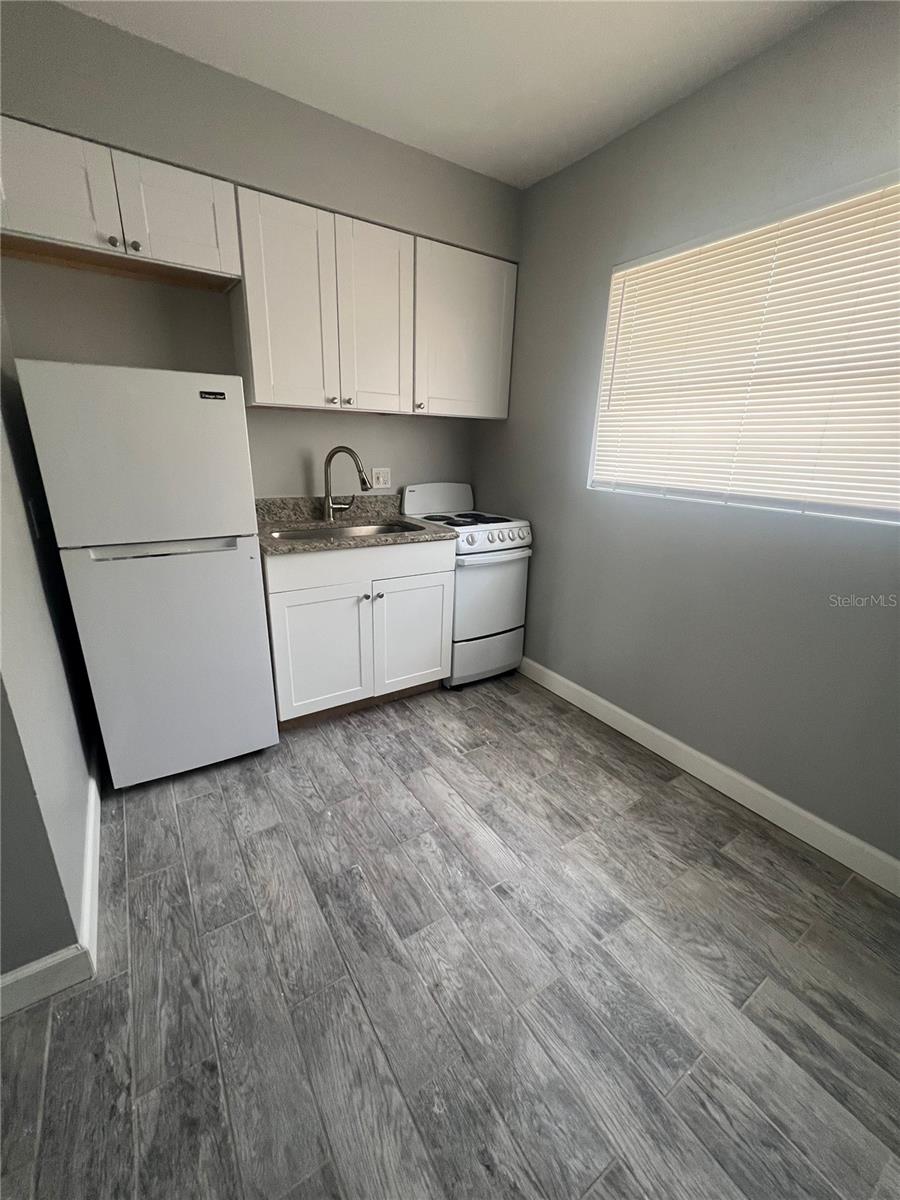 Image 3 of 6 For 865 5th Avenue N 17