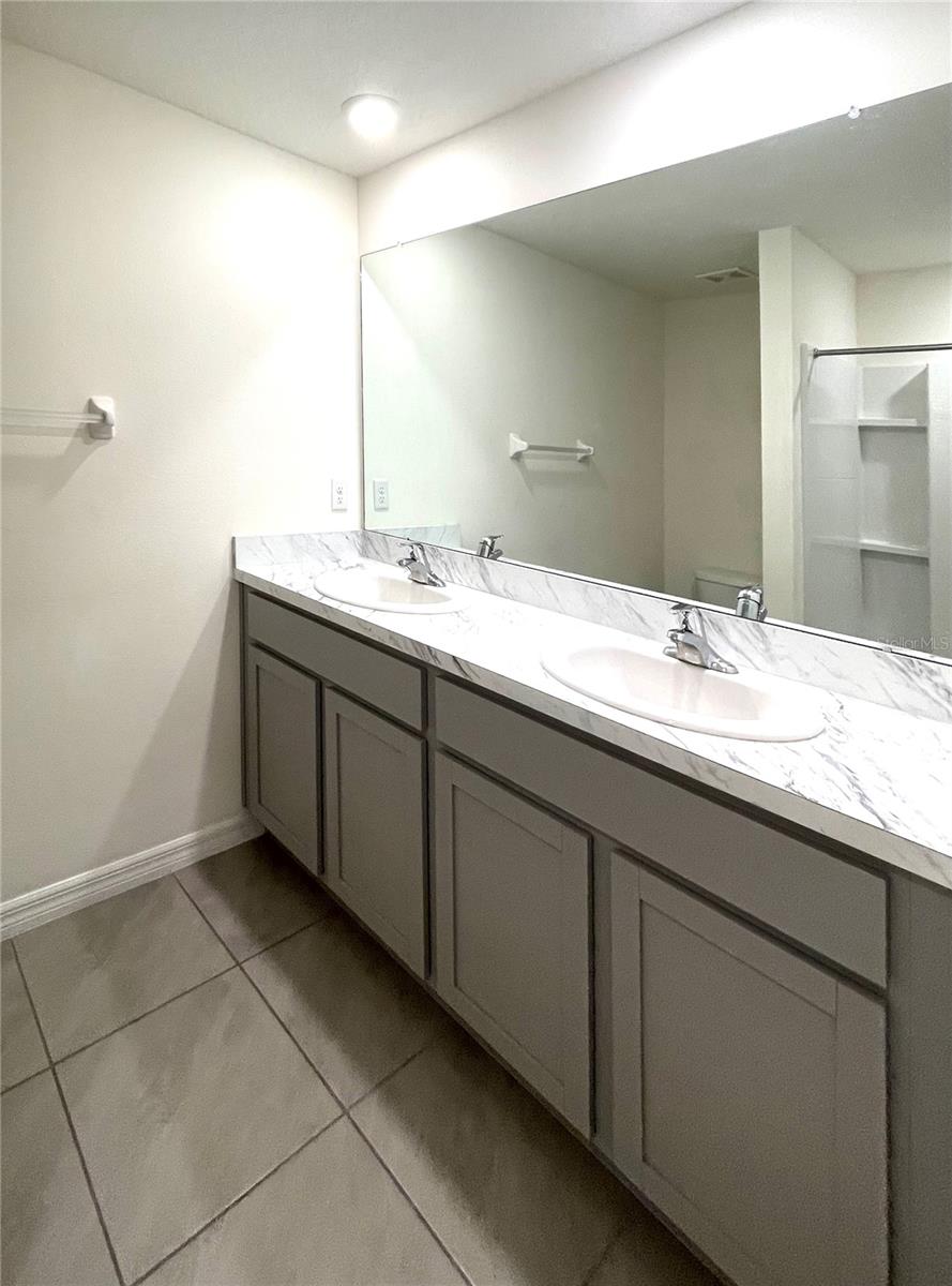 Image 16 of 33 For 590 Sunlit Coral Street