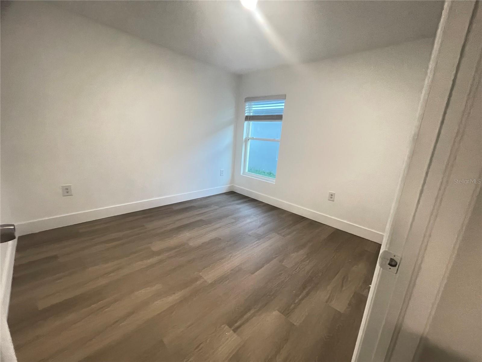 Image 20 of 33 For 590 Sunlit Coral Street