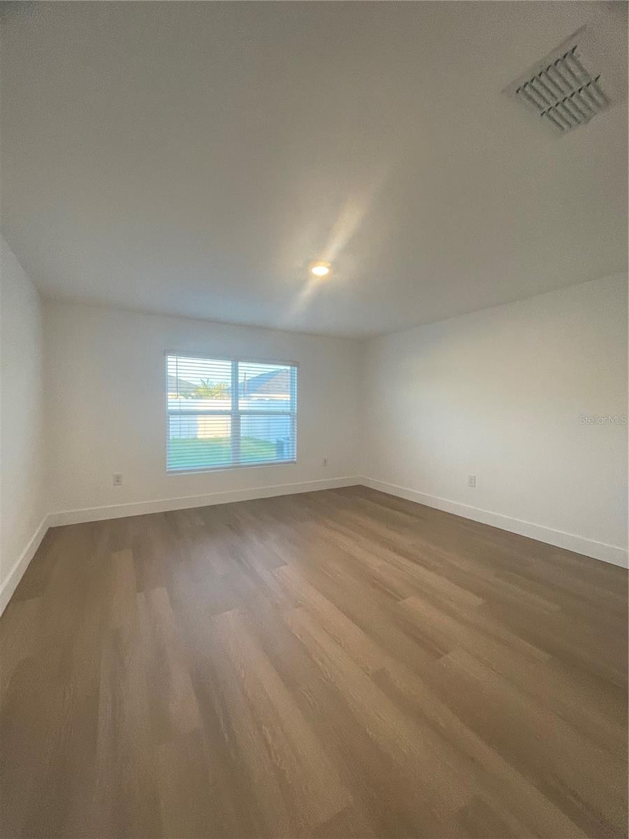 Image 21 of 33 For 590 Sunlit Coral Street