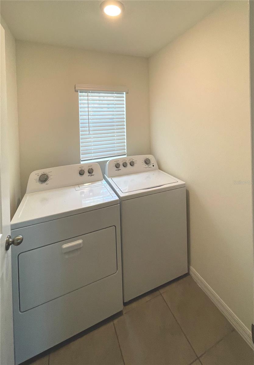 Image 23 of 33 For 590 Sunlit Coral Street