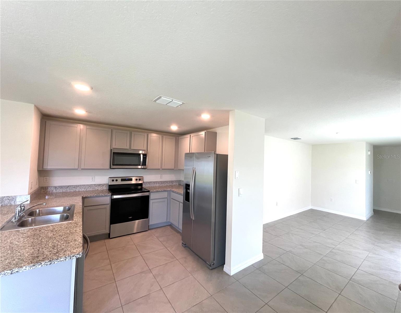 Image 7 of 33 For 590 Sunlit Coral Street