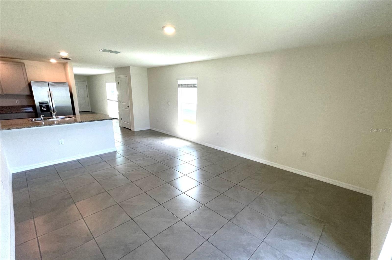 Image 9 of 33 For 590 Sunlit Coral Street