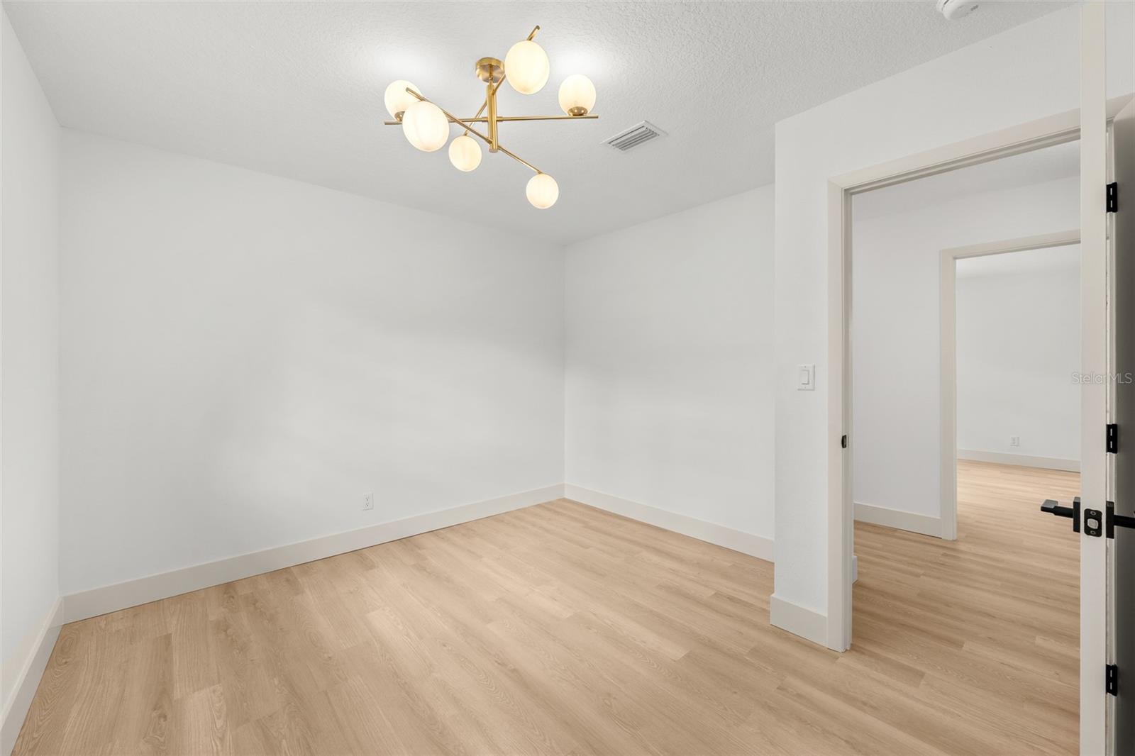 Image 35 of 55 For 903 Lanewood Drive