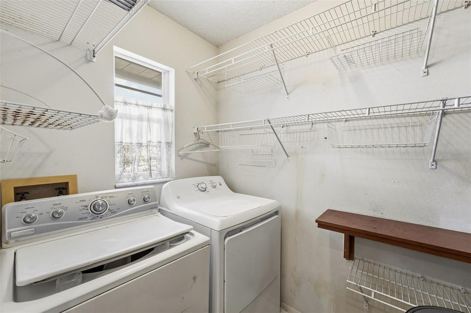 Listing photo id 8 for 12505 Sunshine Lane