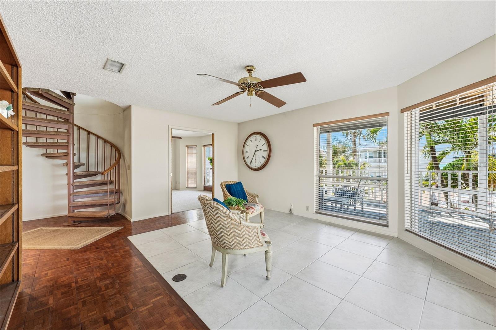 Listing photo id 12 for 12505 Sunshine Lane