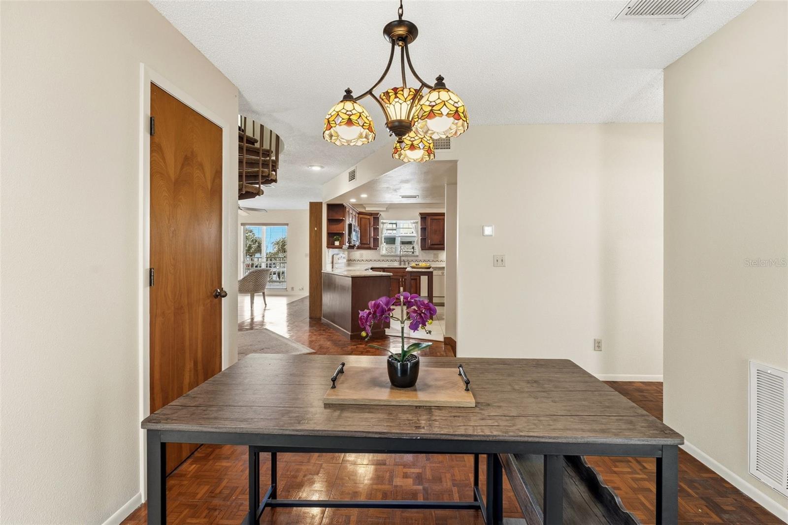 Listing photo id 13 for 12505 Sunshine Lane