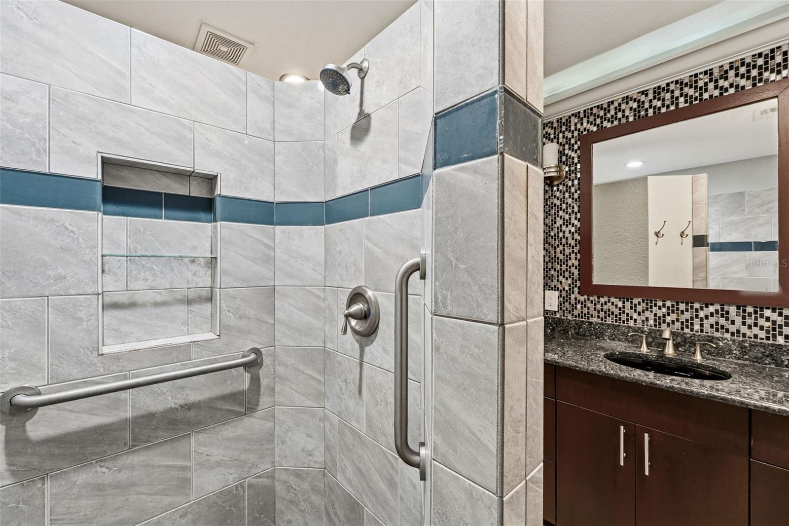 Listing photo id 33 for 12505 Sunshine Lane