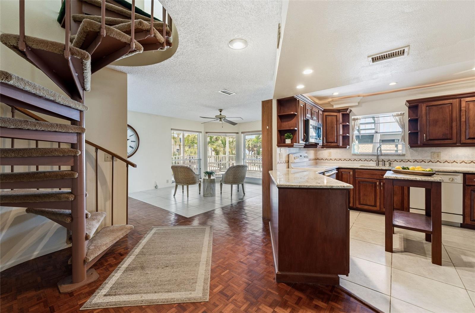 Listing photo id 5 for 12505 Sunshine Lane