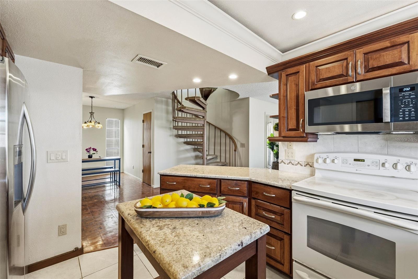 Listing photo id 7 for 12505 Sunshine Lane