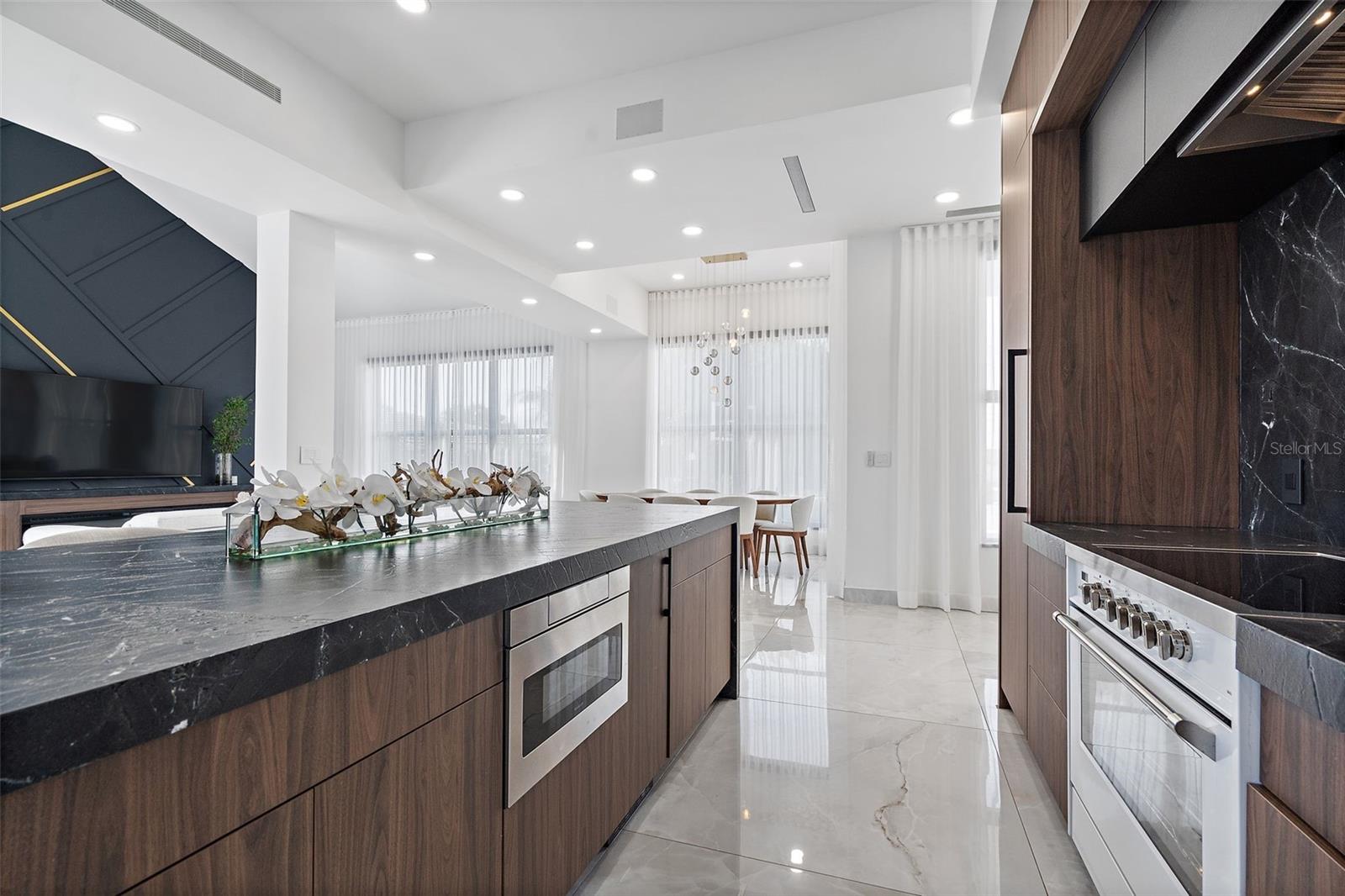 Image 16 of 59 For 585 Dolphin Avenue Se