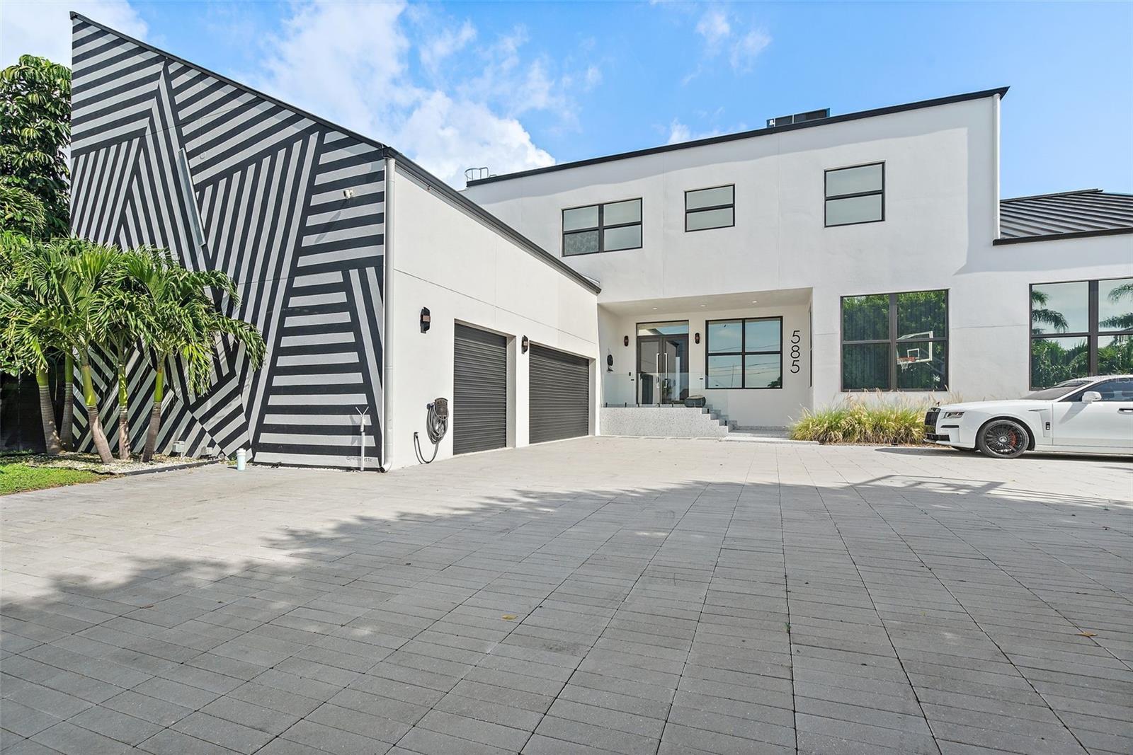 Image 2 of 59 For 585 Dolphin Avenue Se