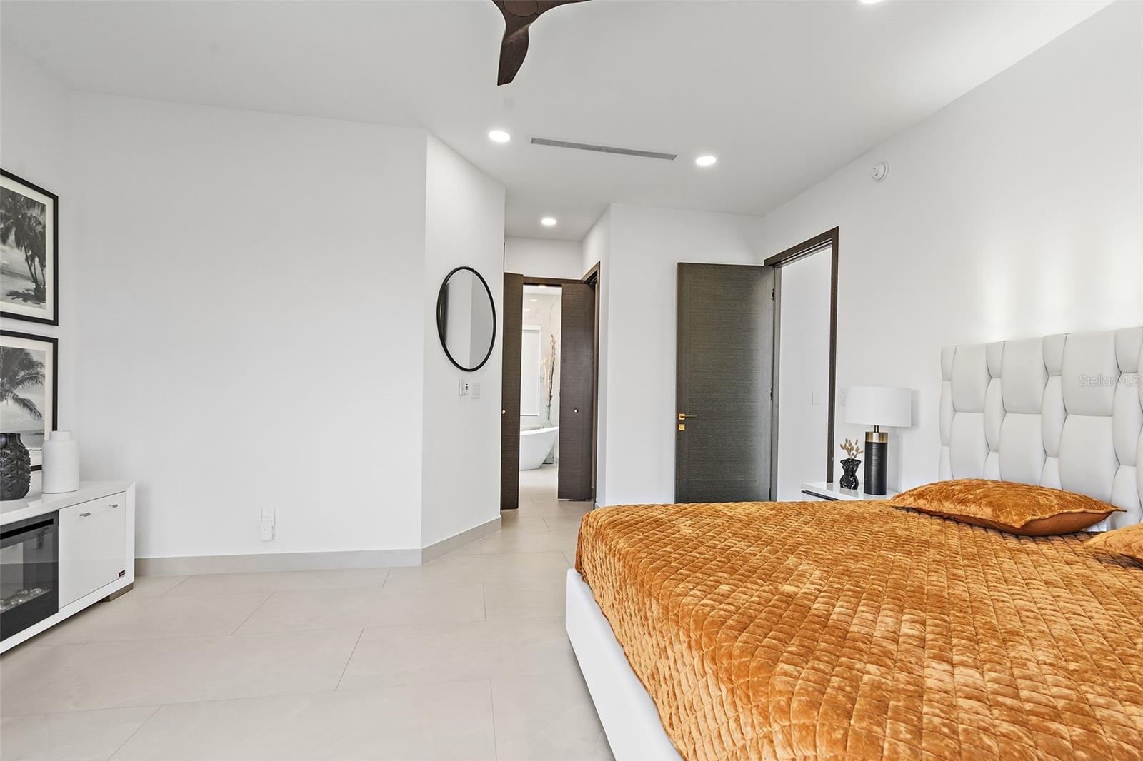 Image 20 of 59 For 585 Dolphin Avenue Se