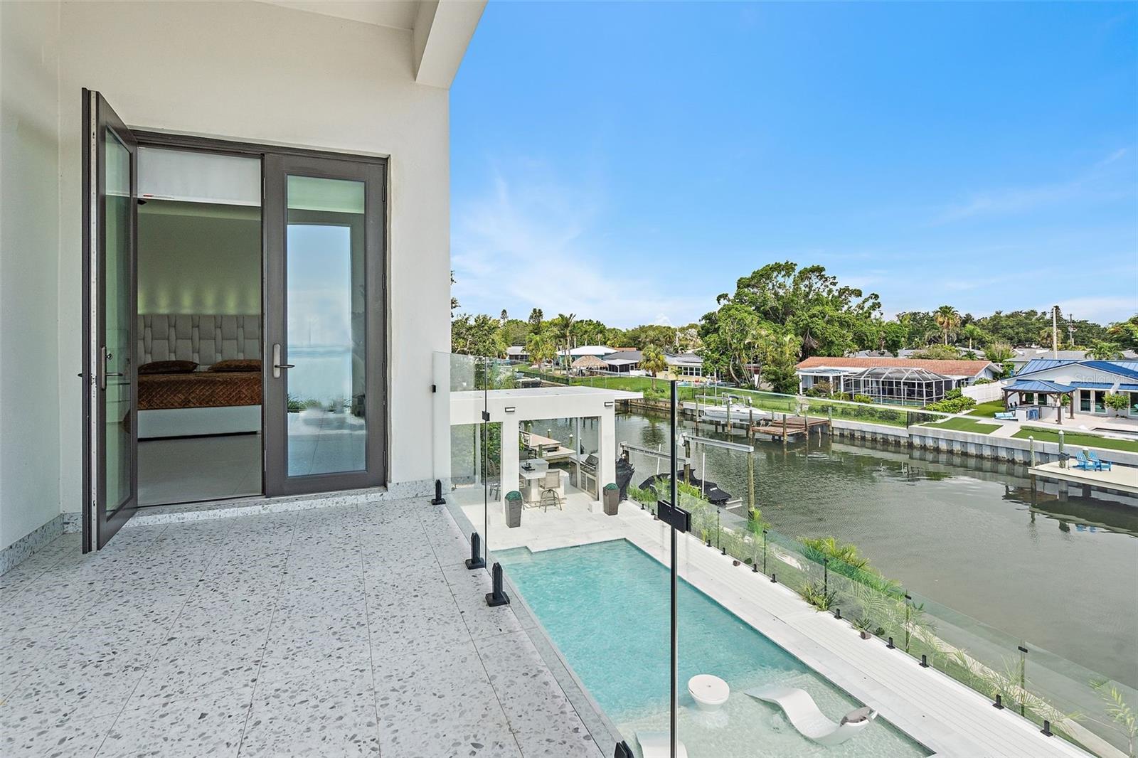 Image 22 of 59 For 585 Dolphin Avenue Se