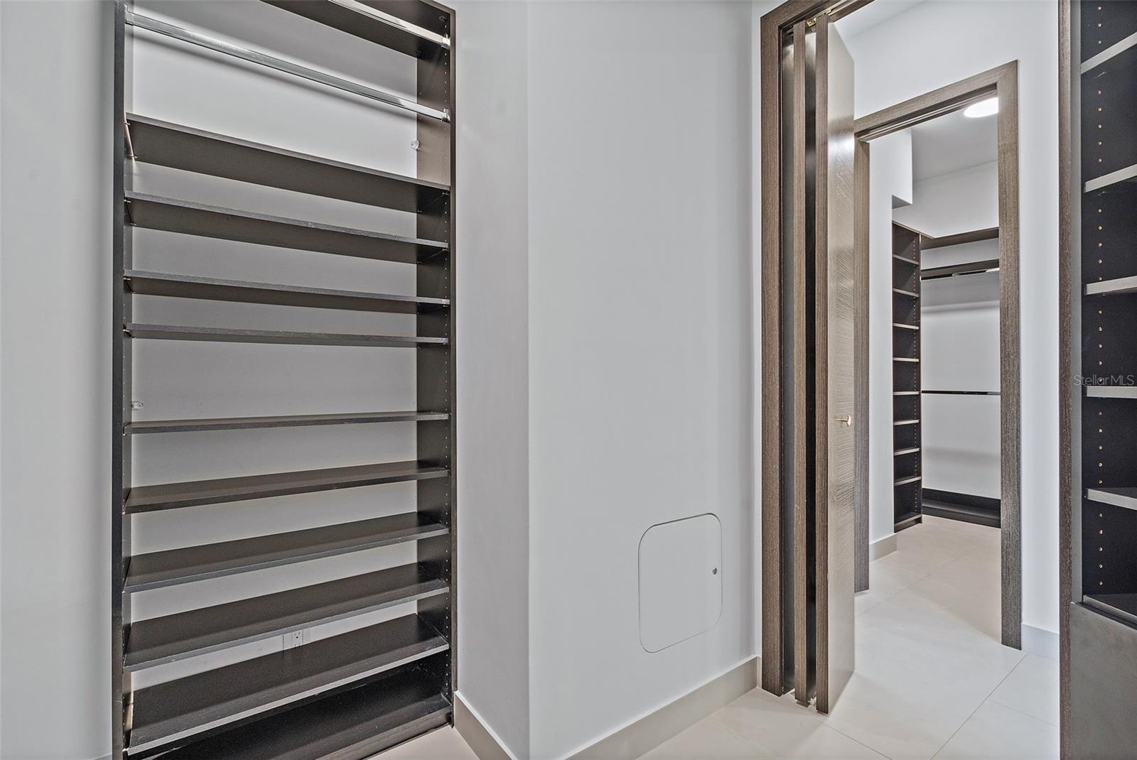 Image 23 of 59 For 585 Dolphin Avenue Se