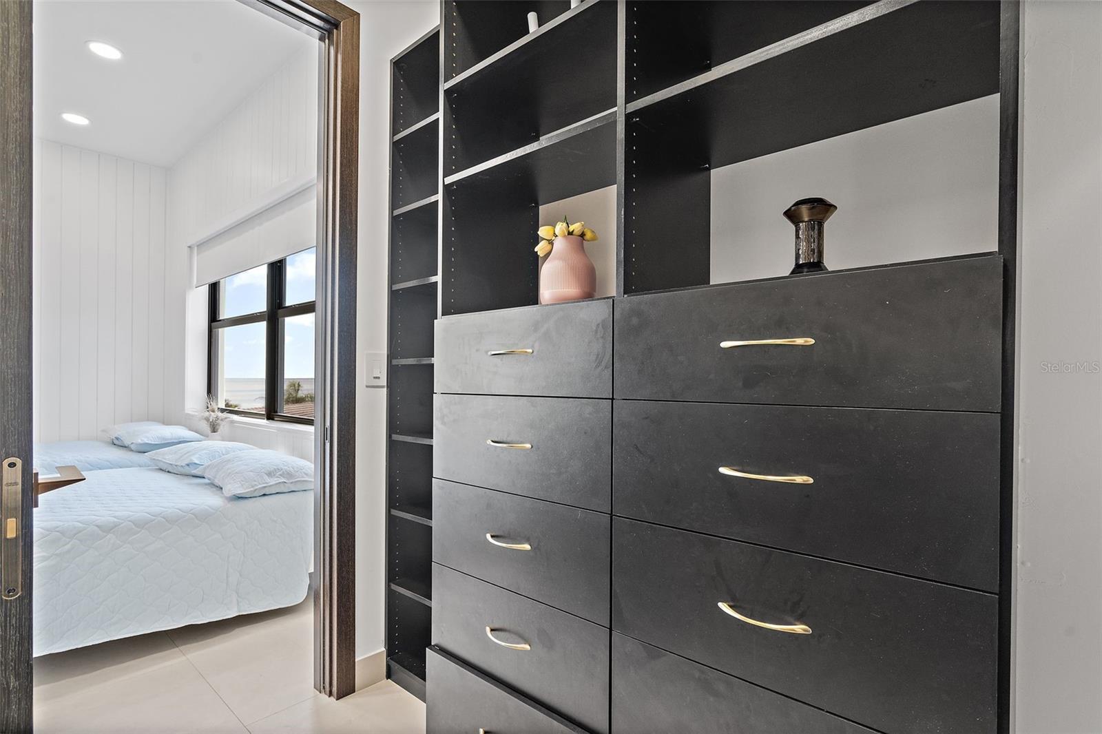 Image 36 of 59 For 585 Dolphin Avenue Se