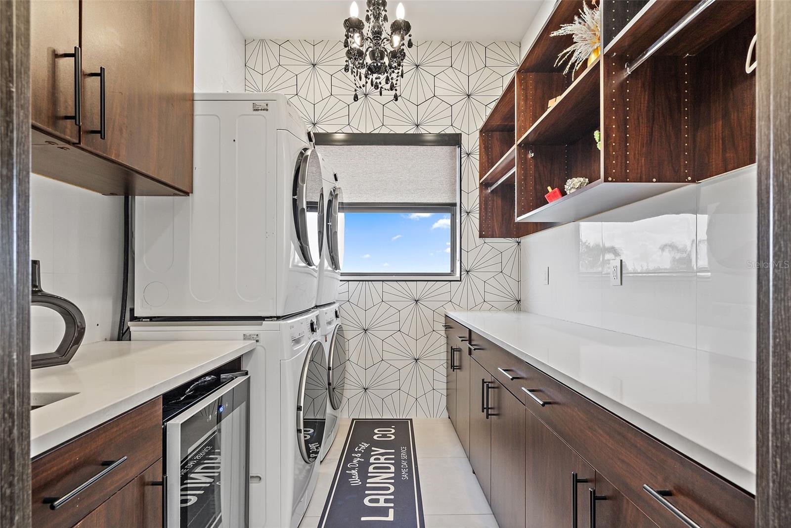 Image 37 of 59 For 585 Dolphin Avenue Se