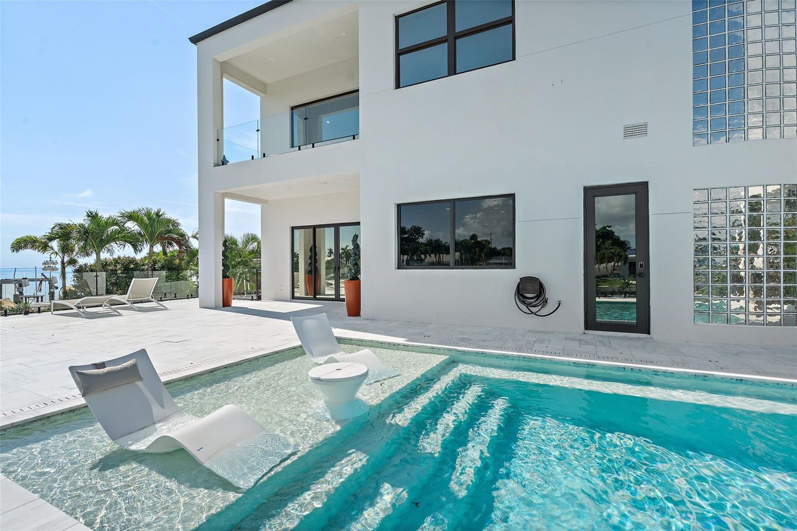 Image 46 of 59 For 585 Dolphin Avenue Se