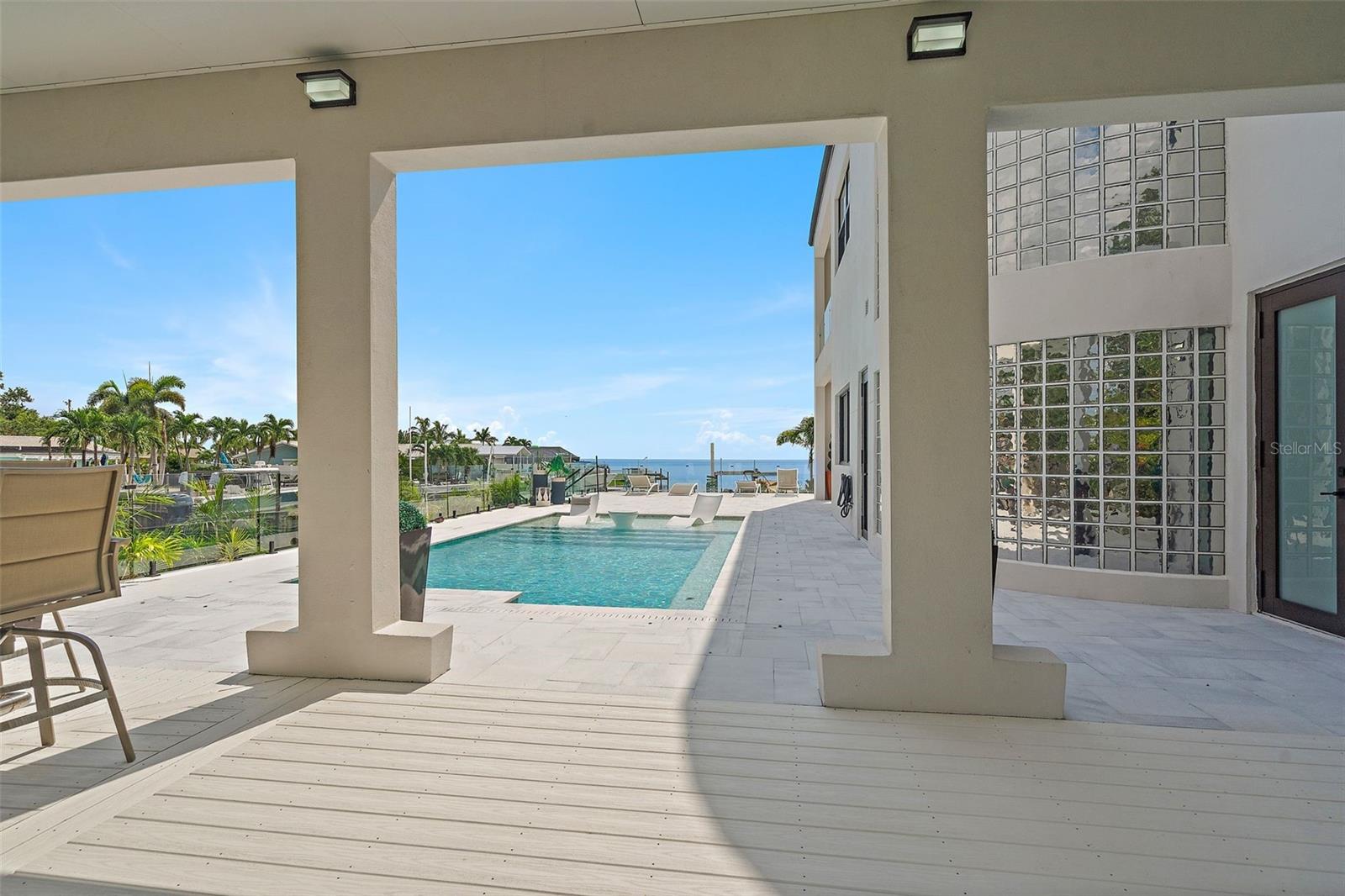 Image 49 of 59 For 585 Dolphin Avenue Se