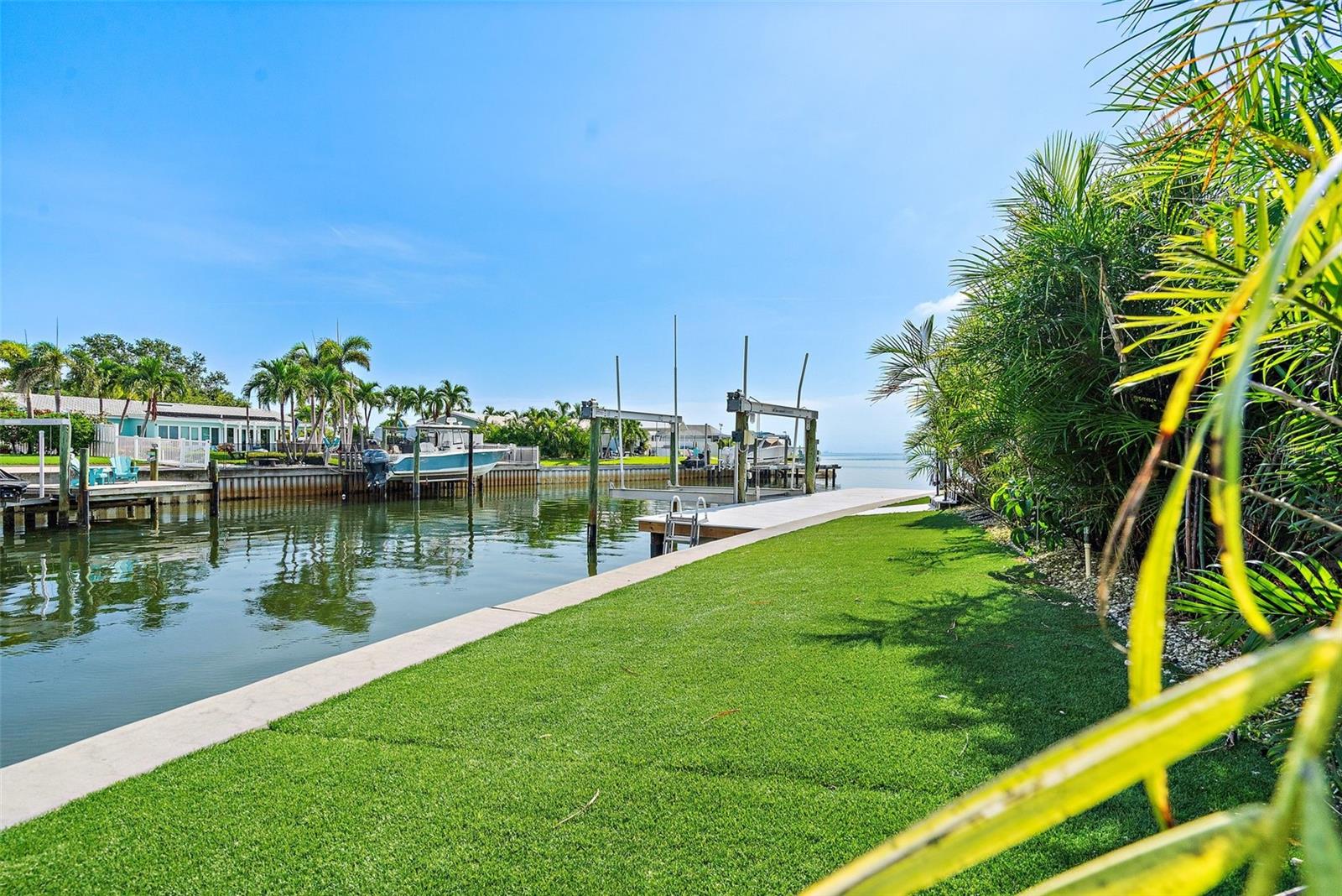 Image 54 of 59 For 585 Dolphin Avenue Se