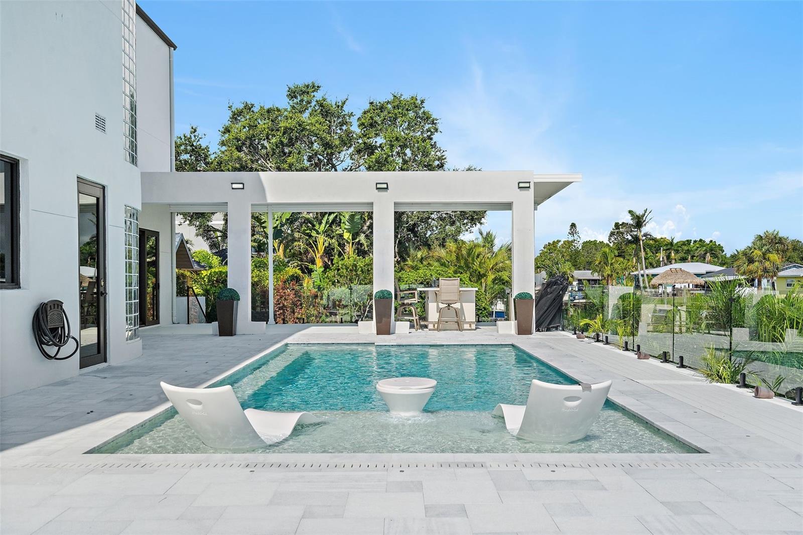 Image 6 of 59 For 585 Dolphin Avenue Se