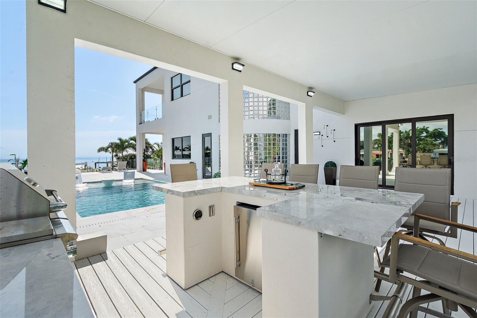 Image 7 of 59 For 585 Dolphin Avenue Se