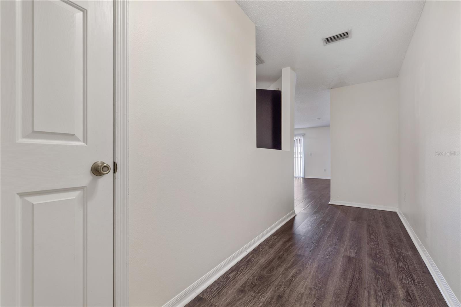 Listing photo id 8 for 8505 Edgewater Place Boulevard