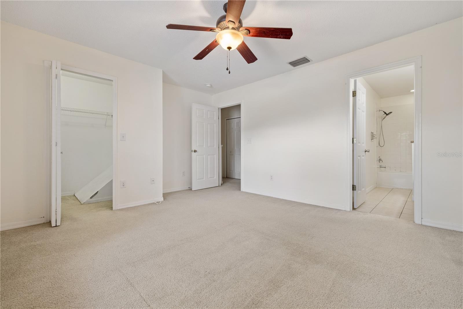 Listing photo id 10 for 8505 Edgewater Place Boulevard