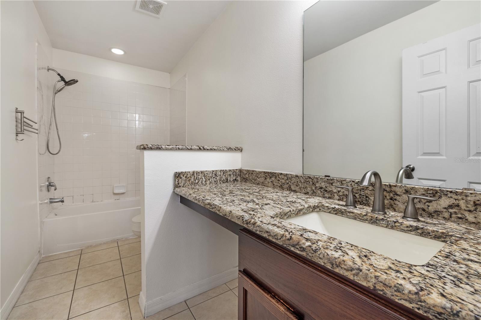 Listing photo id 11 for 8505 Edgewater Place Boulevard