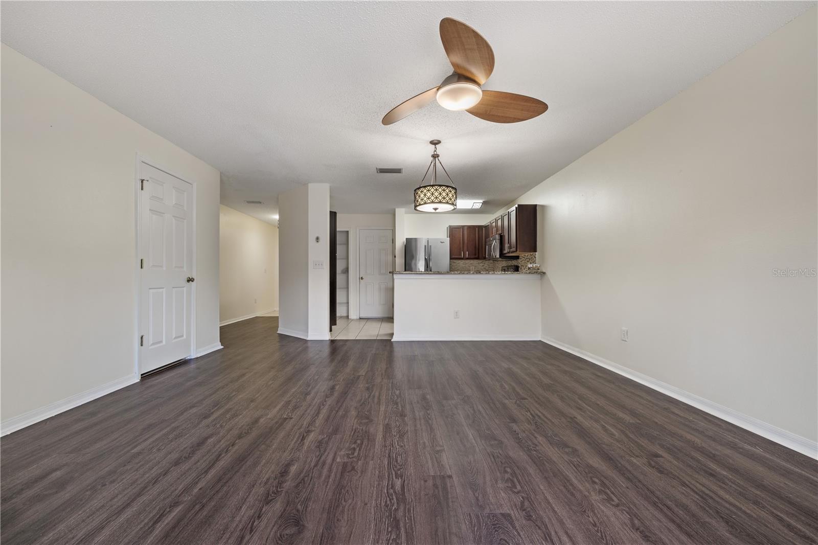 Listing photo id 3 for 8505 Edgewater Place Boulevard