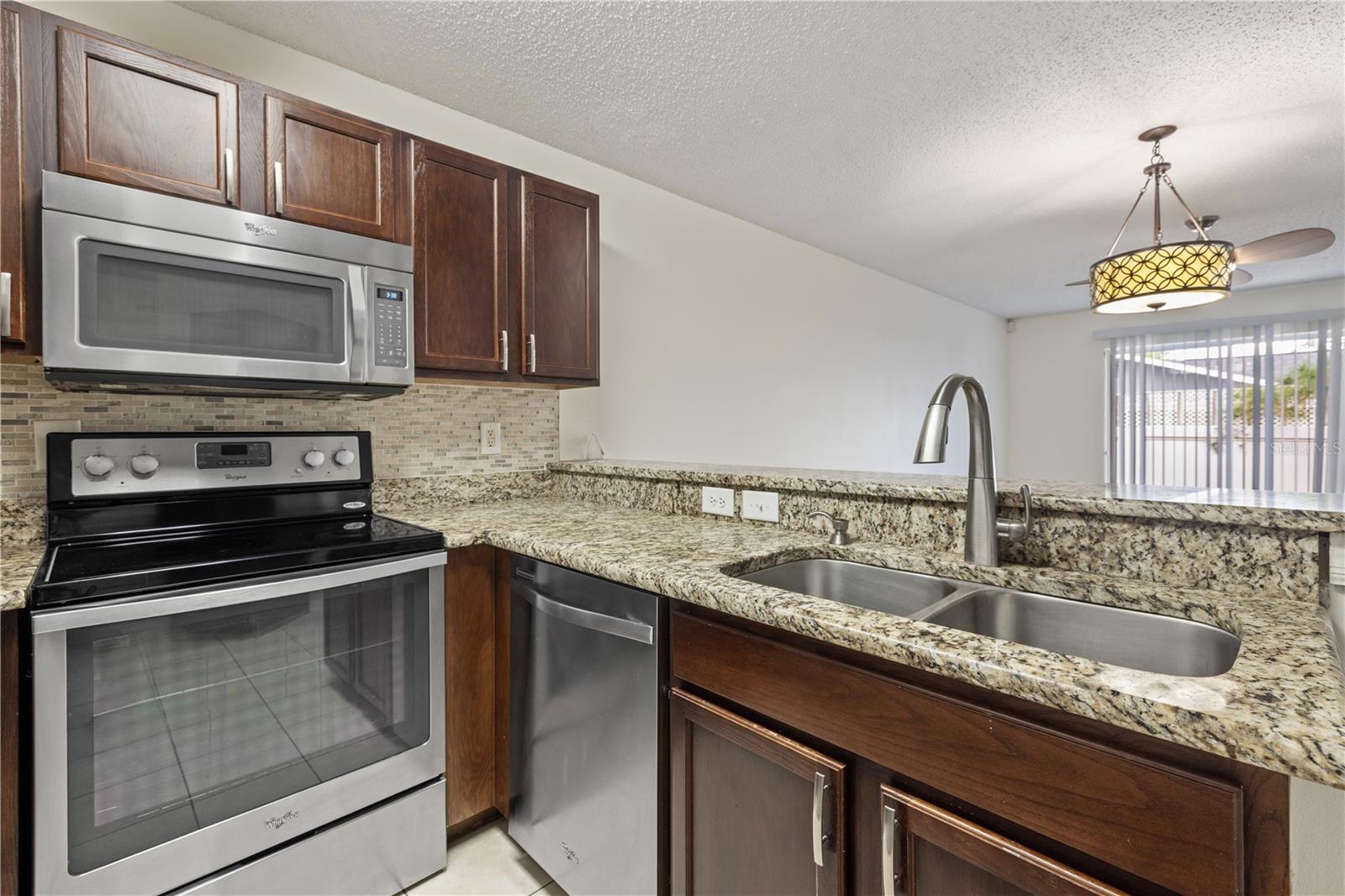 Listing photo id 5 for 8505 Edgewater Place Boulevard